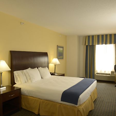 Holiday Inn Express & Suites Wilson-Downtown By Ihg Exterior photo