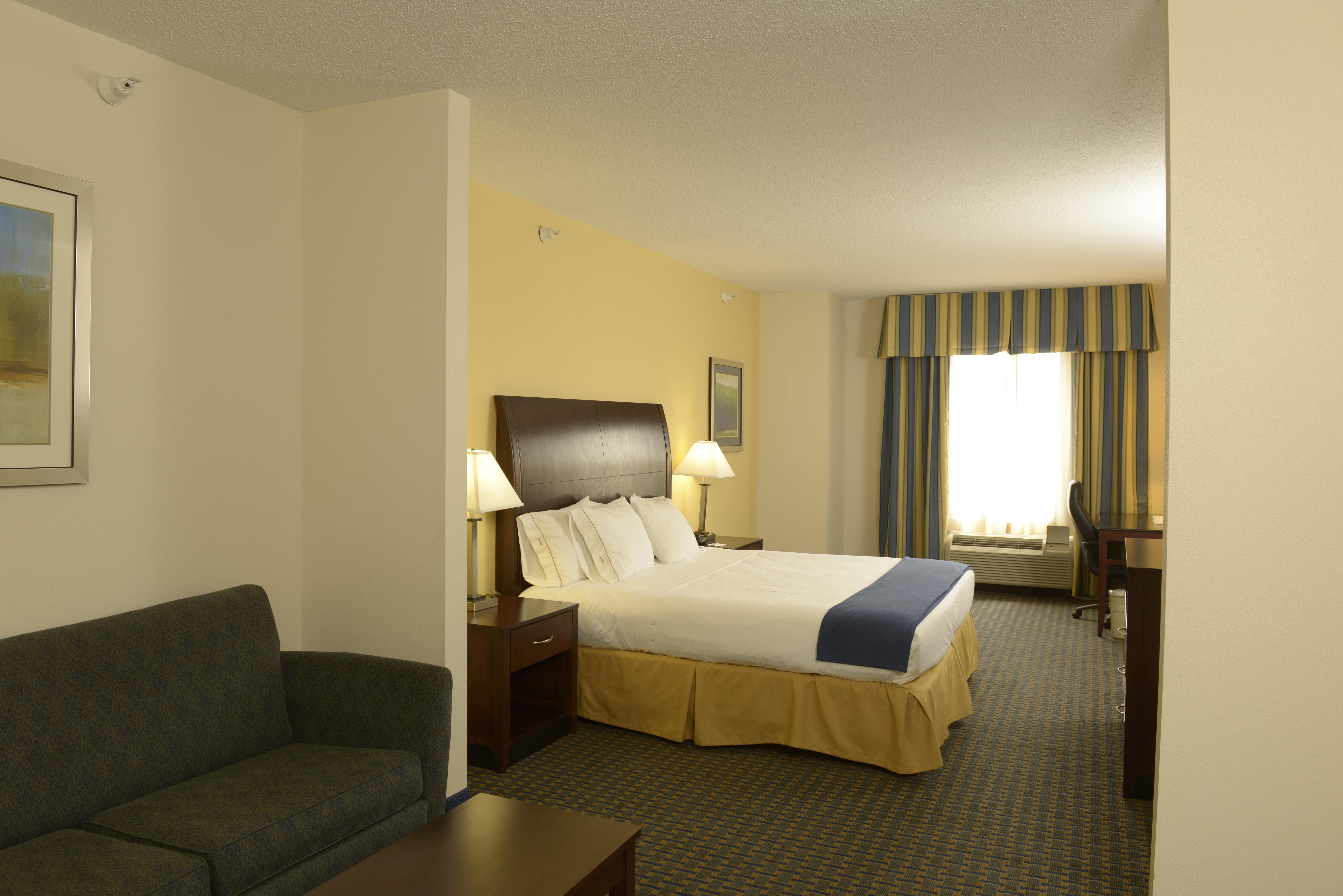 Holiday Inn Express & Suites Wilson-Downtown By Ihg Exterior photo